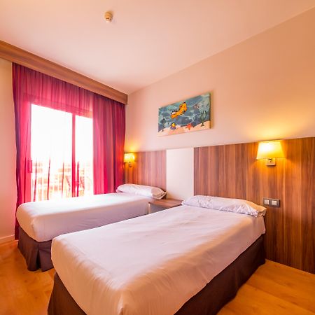 Golden Avenida Family Suites 4* Salou Bagian luar foto