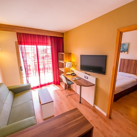Golden Avenida Family Suites 4* Salou Bagian luar foto