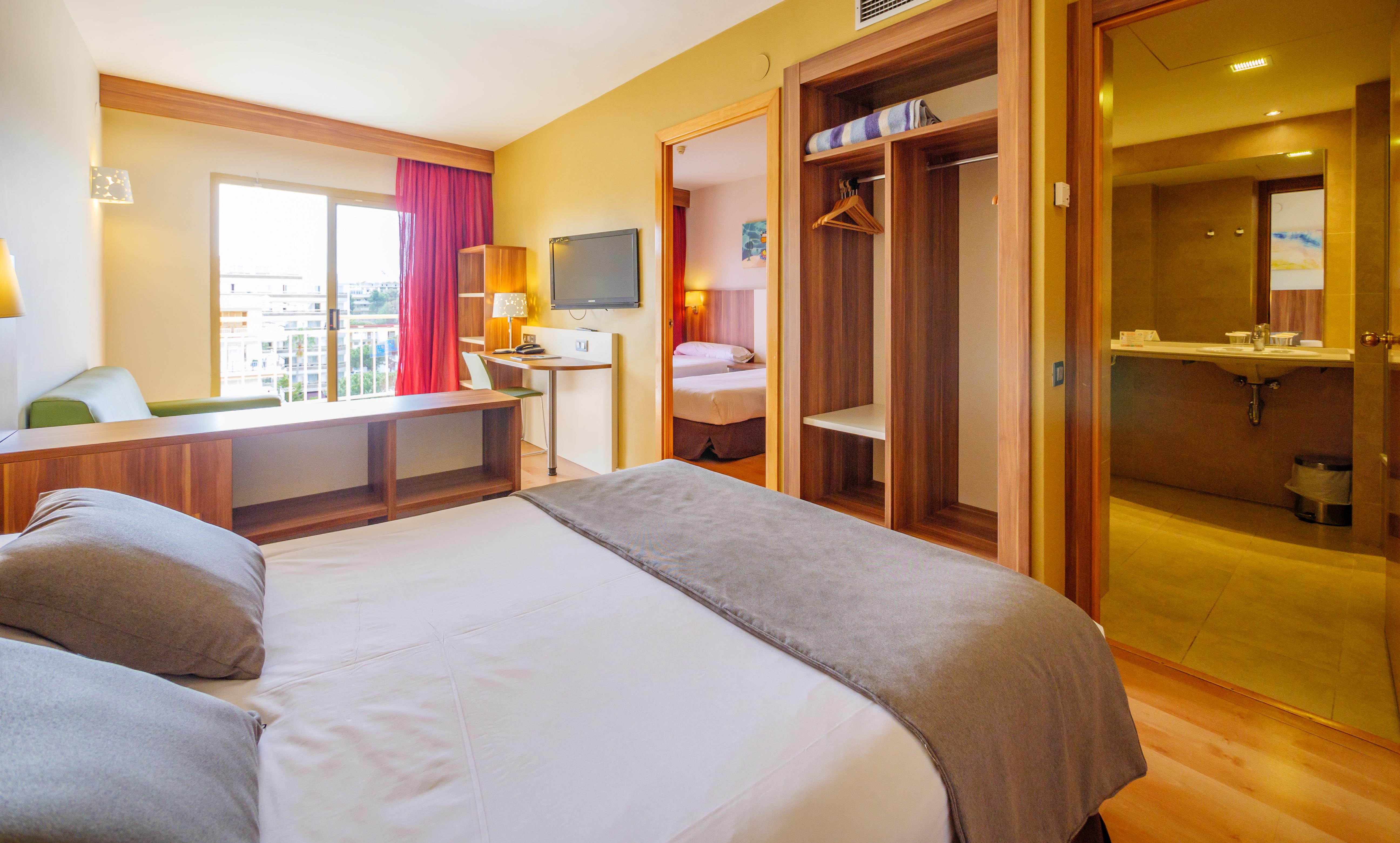 Golden Avenida Family Suites 4* Salou Bagian luar foto