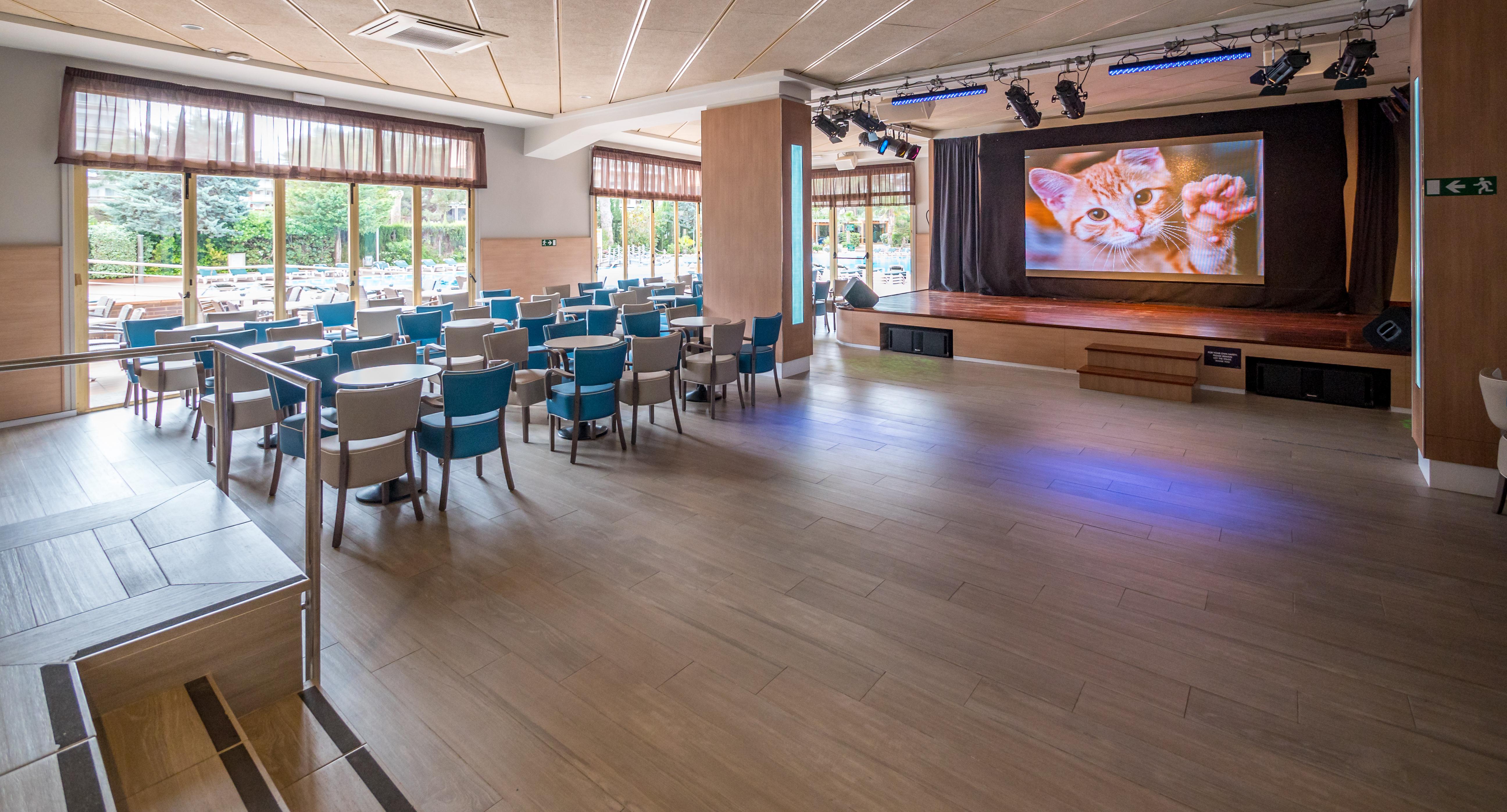 Golden Avenida Family Suites 4* Salou Bagian luar foto
