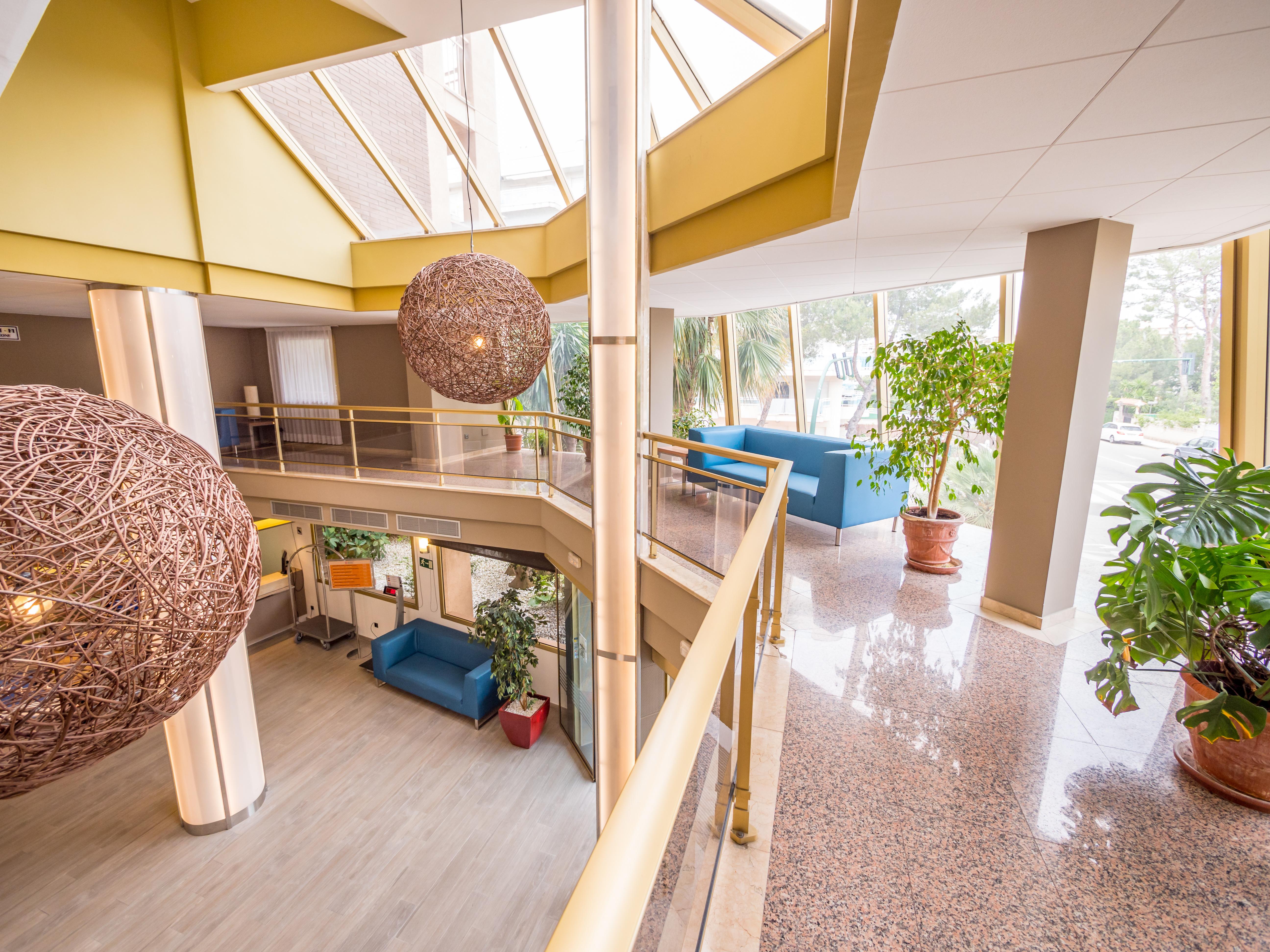 Golden Avenida Family Suites 4* Salou Bagian luar foto