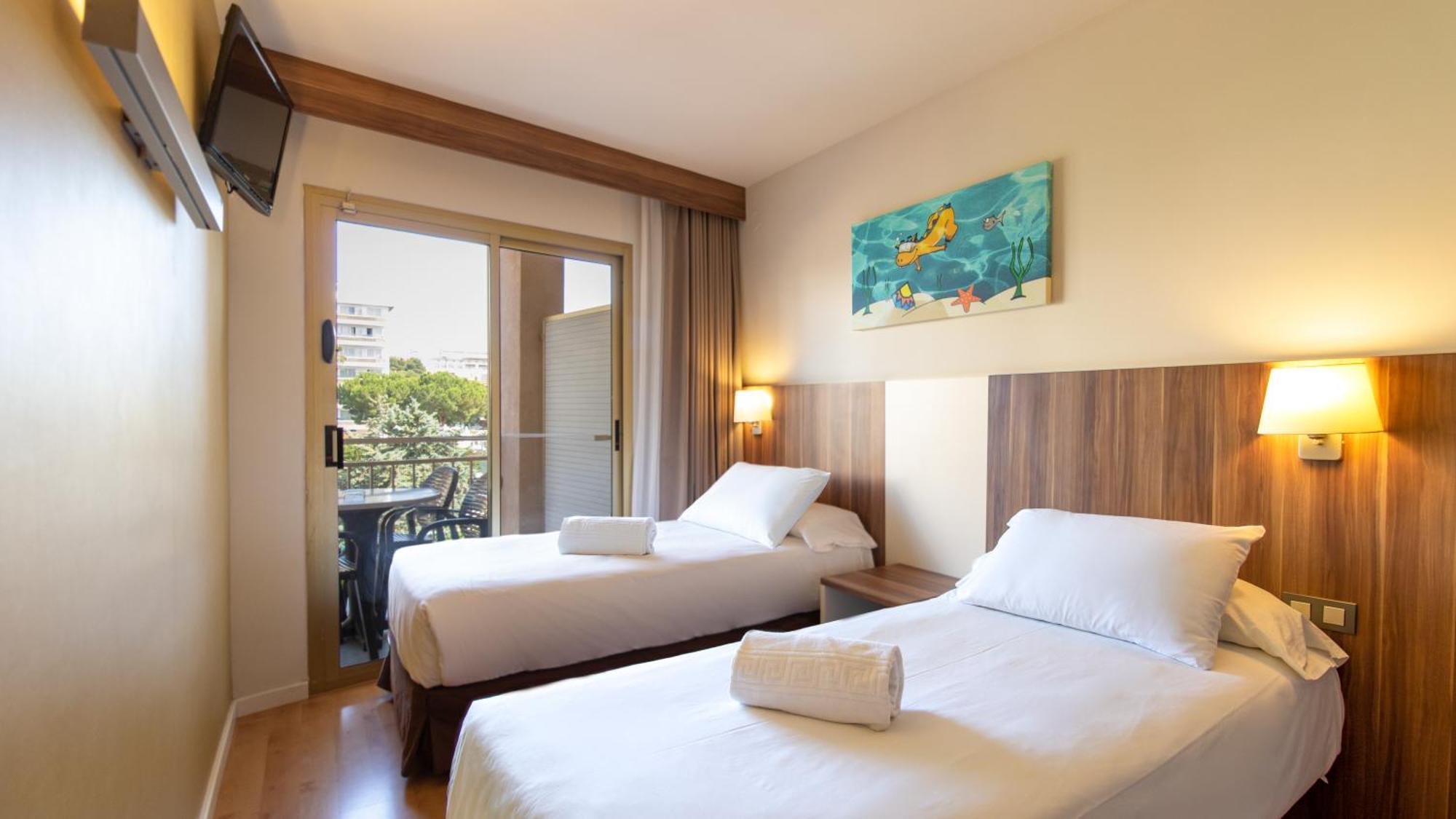 Golden Avenida Family Suites 4* Salou Bagian luar foto