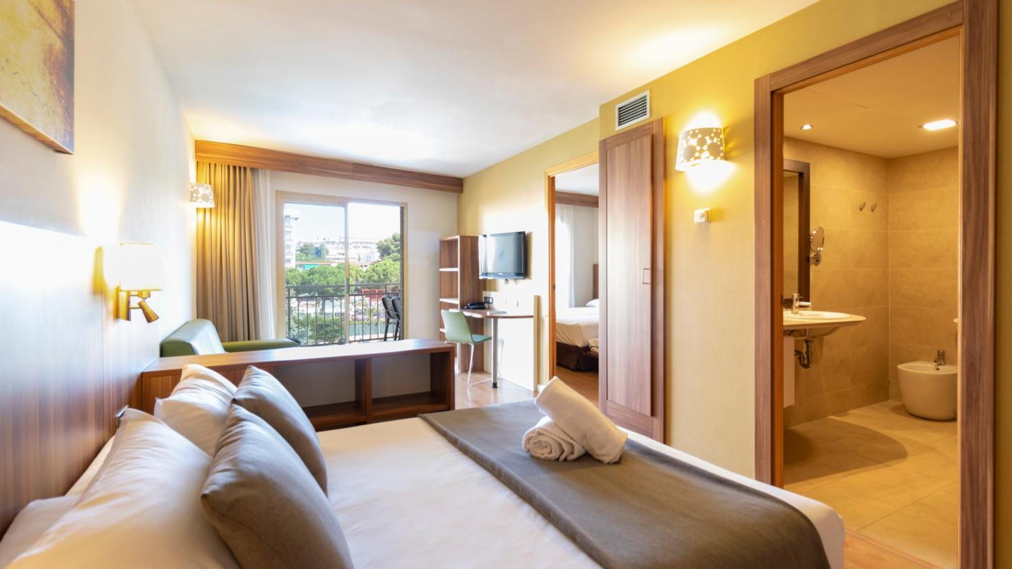 Golden Avenida Family Suites 4* Salou Bagian luar foto