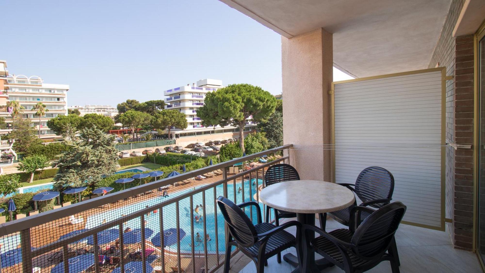 Golden Avenida Family Suites 4* Salou Bagian luar foto