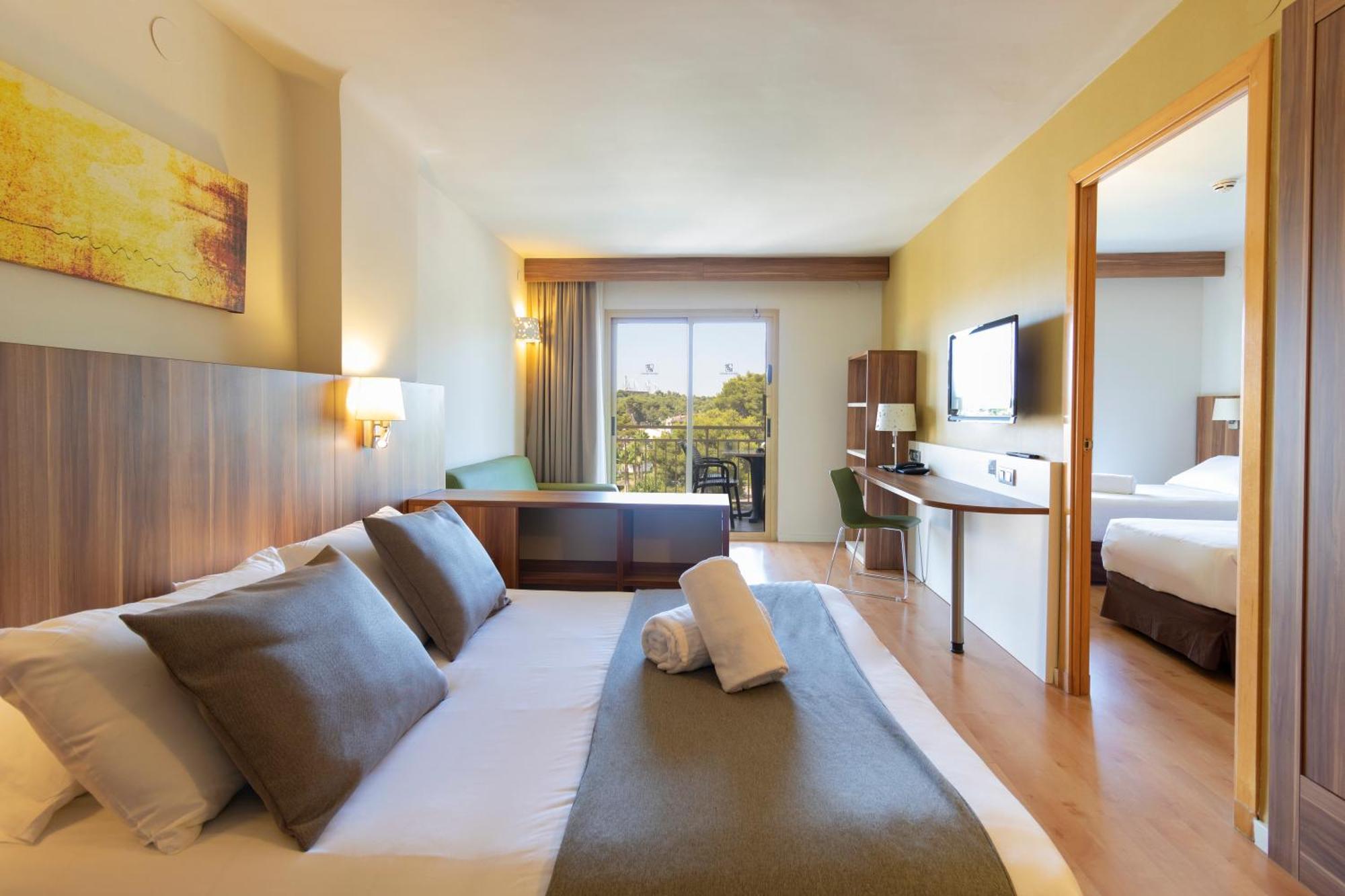 Golden Avenida Family Suites 4* Salou Bagian luar foto