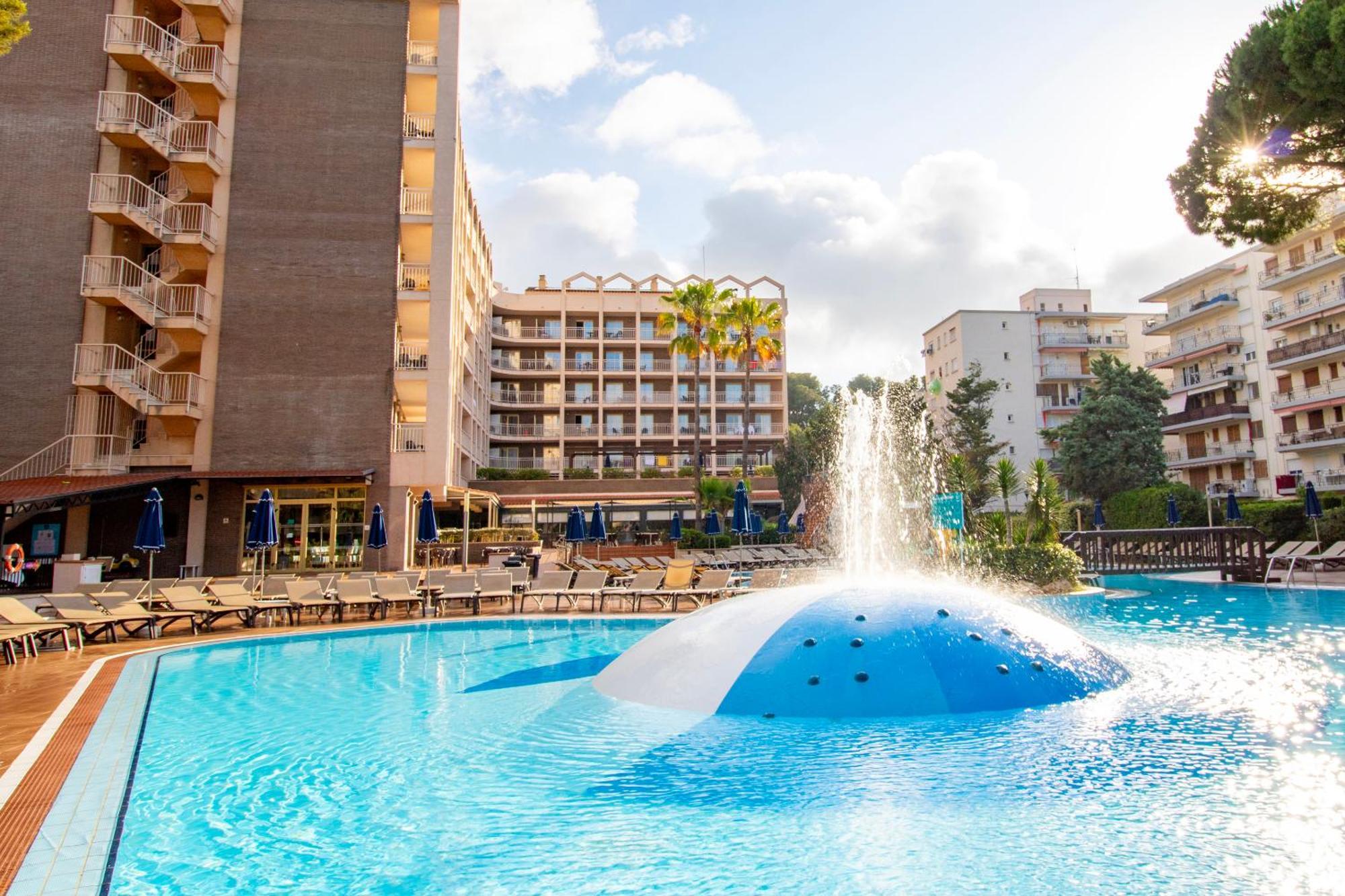 Golden Avenida Family Suites 4* Salou Bagian luar foto