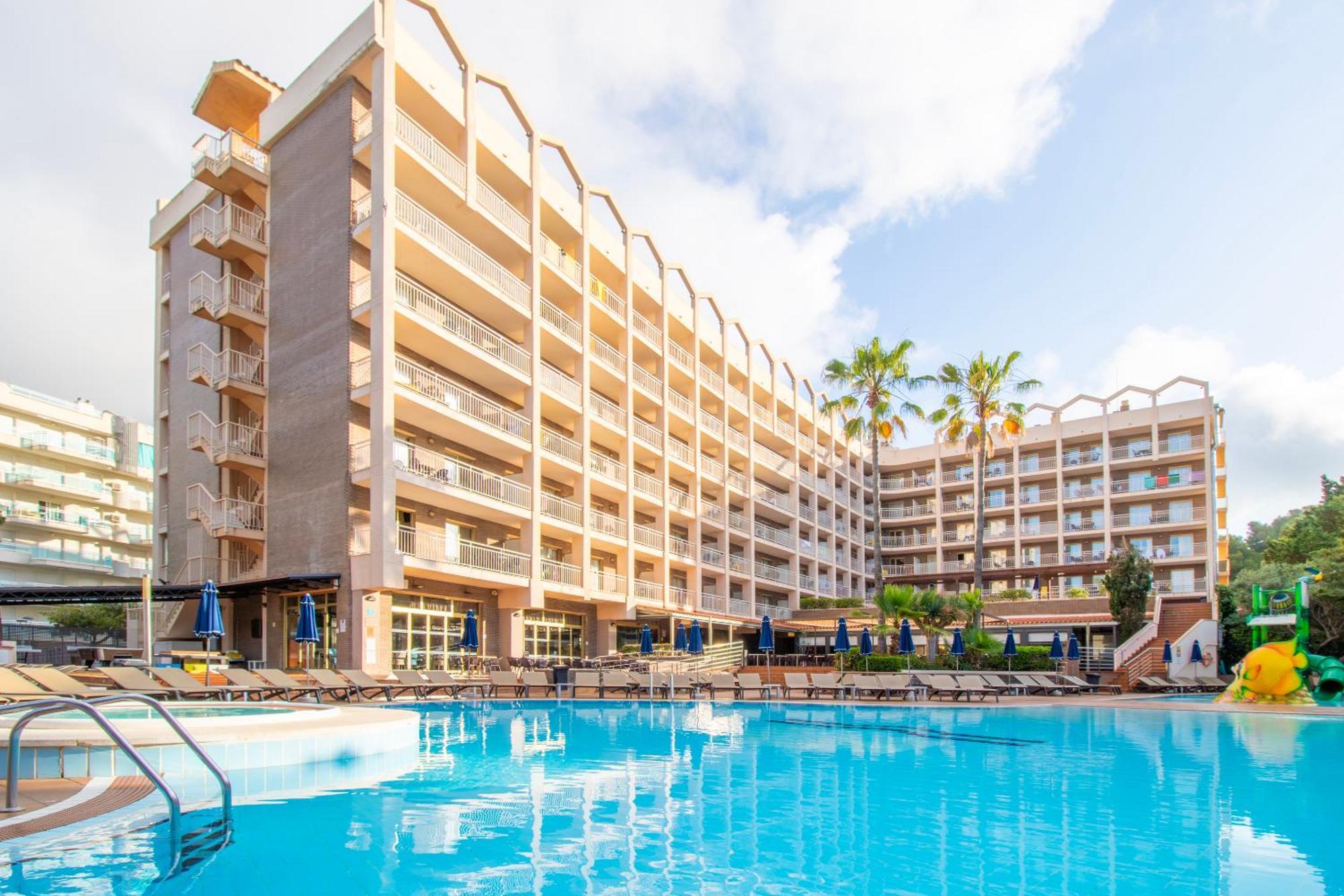 Golden Avenida Family Suites 4* Salou Bagian luar foto