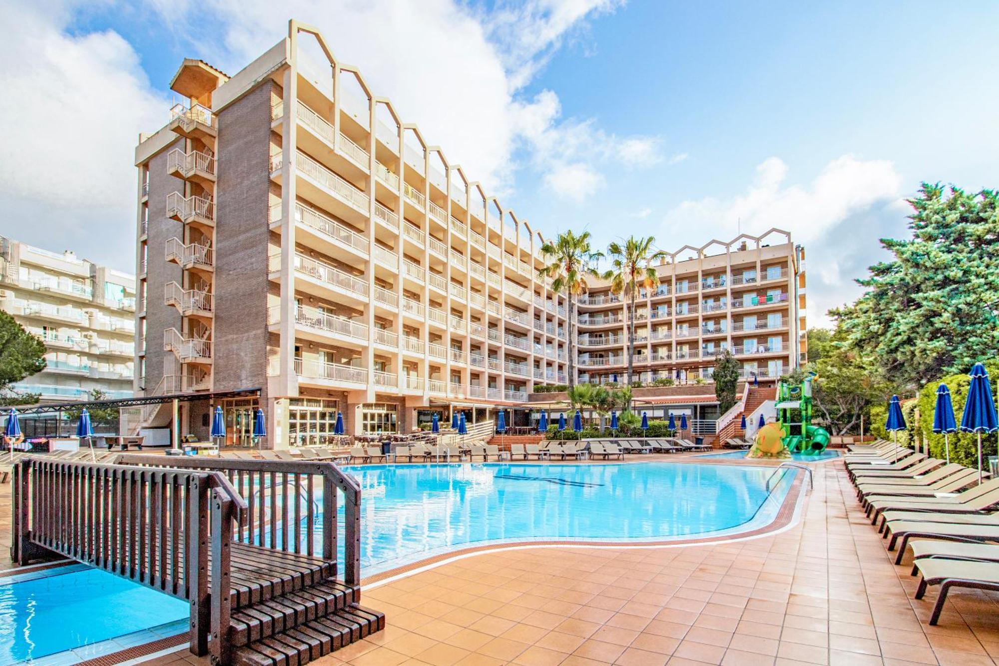 Golden Avenida Family Suites 4* Salou Bagian luar foto