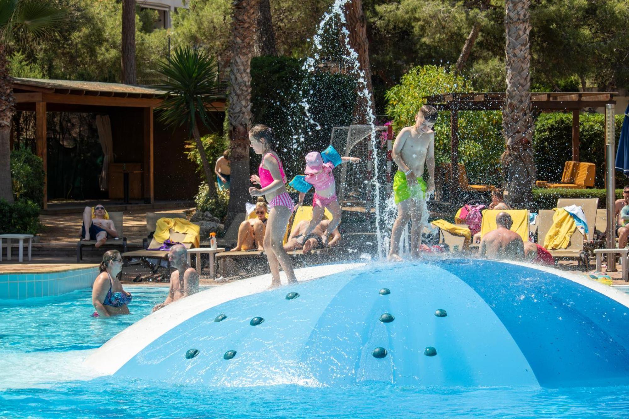 Golden Avenida Family Suites 4* Salou Bagian luar foto
