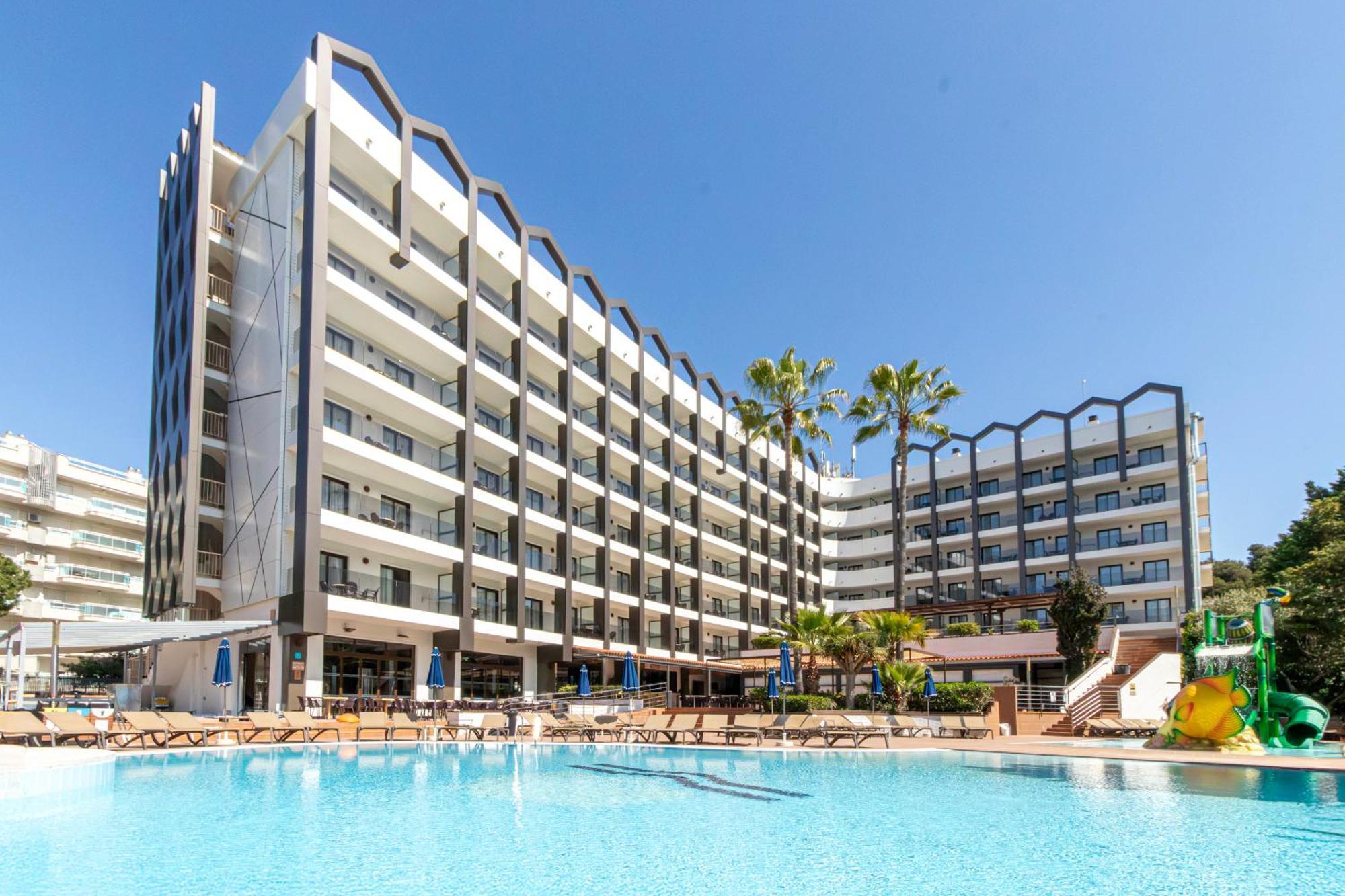 Golden Avenida Family Suites 4* Salou Bagian luar foto