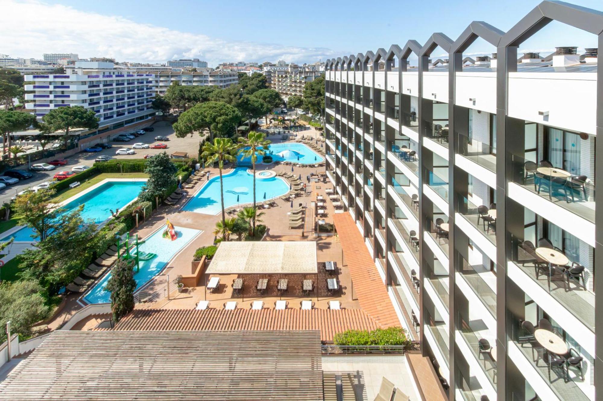 Golden Avenida Family Suites 4* Salou Bagian luar foto