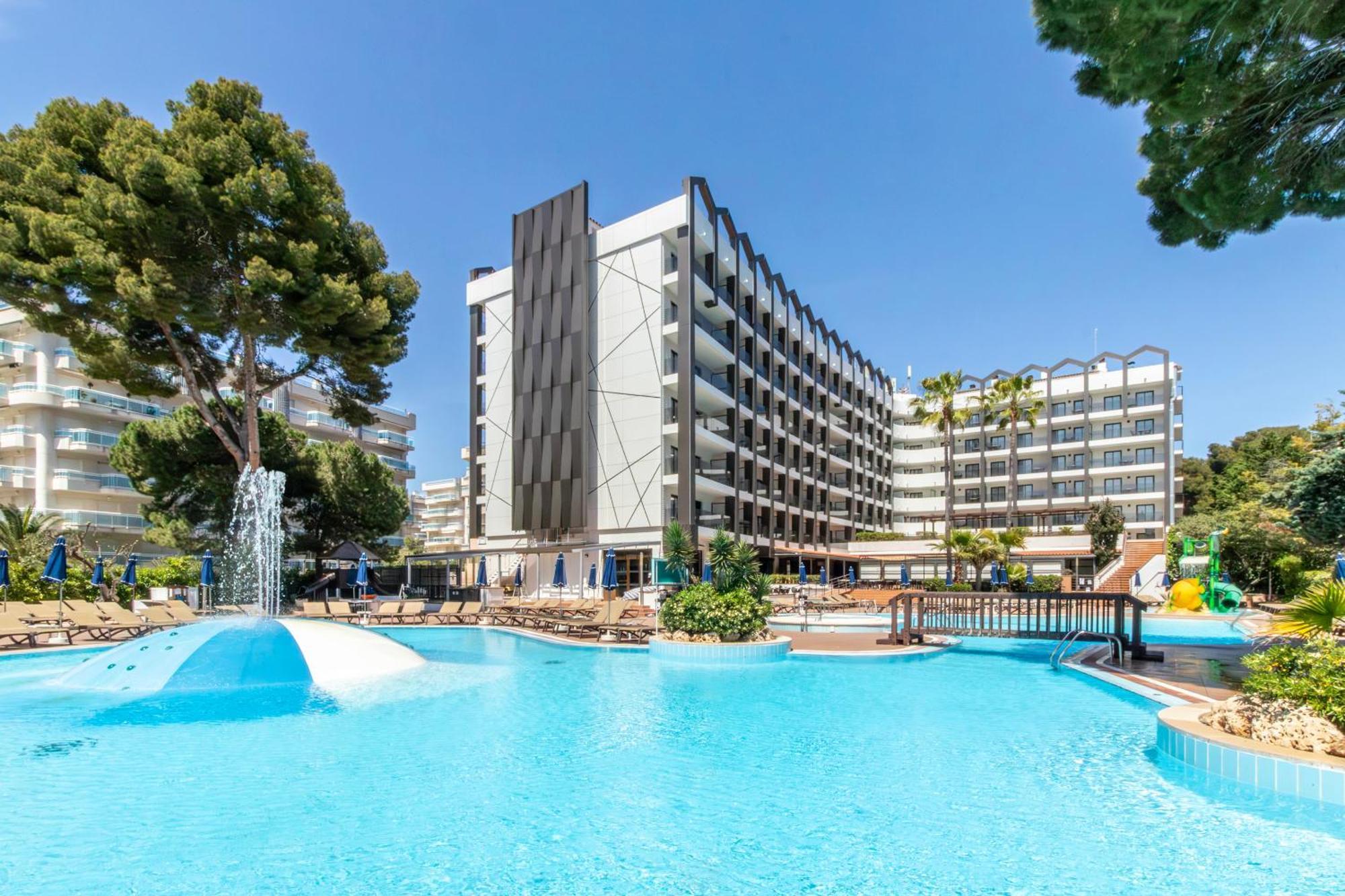 Golden Avenida Family Suites 4* Salou Bagian luar foto